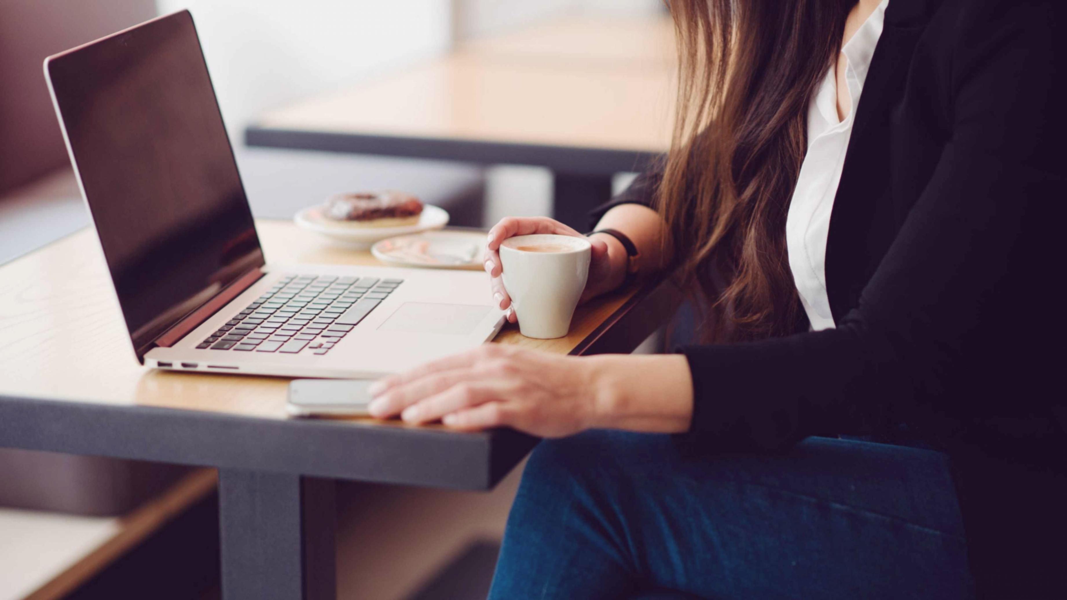 Professional SEO training workspace with analytics and optimization tools